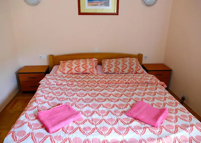 Bed & Breakfast Garni Stefi!